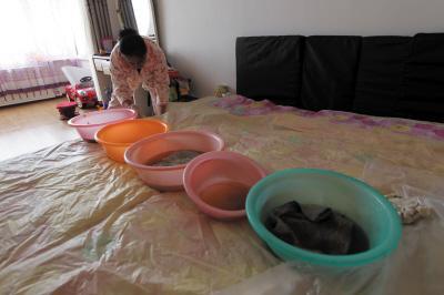 清徐楼上漏水，住户失联，小区没物管，业主维权难！律师来支招……